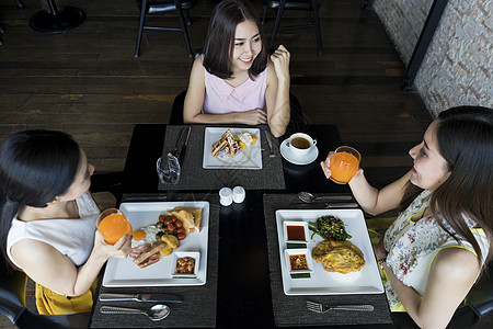 闺蜜女孩饭店吃饭聊天图片