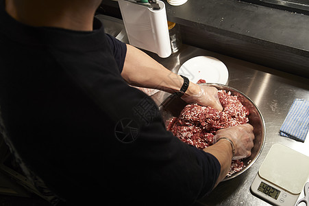 美式餐厅汉堡店厨师制作汉堡肉背景