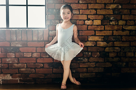 年幼的芭蕾舞学生图片