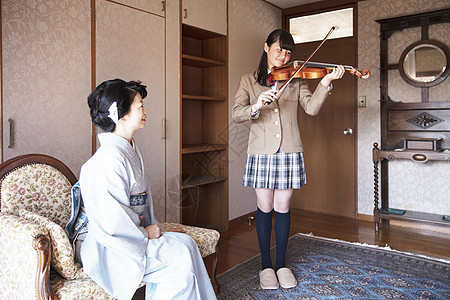 肖像伙伴学生丰富的家庭小提琴表演图片