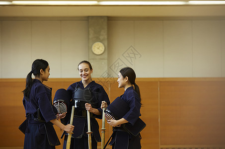 学习剑道的女孩图片