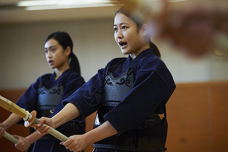 学习剑道的女孩图片