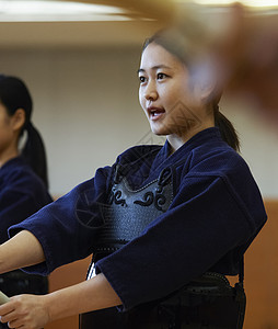 学习剑道的女孩图片