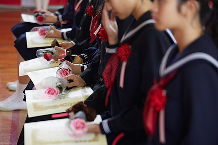 初中女孩观众席校服毕业典礼形象图片