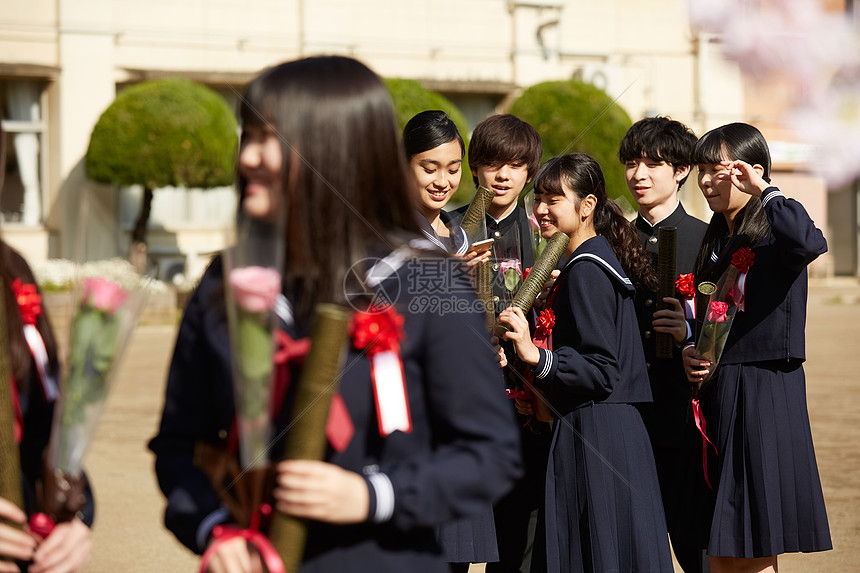 日本人初中生少女校园毕业生图片