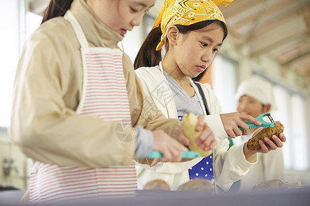 动学校小学生做饭图片