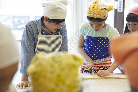 暑假熟的度假森林学校小学生做饭图片