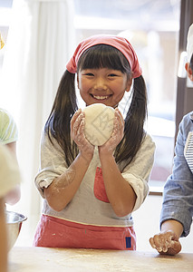 做饭的小学生图片