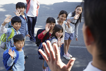 学校放学后的问候再见图片