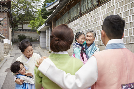 韩式传统服饰家庭图片