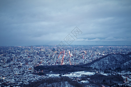 俯视山冬季夜晚的札幌背景