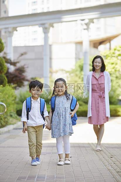 瓦因负责人妈妈家庭图片