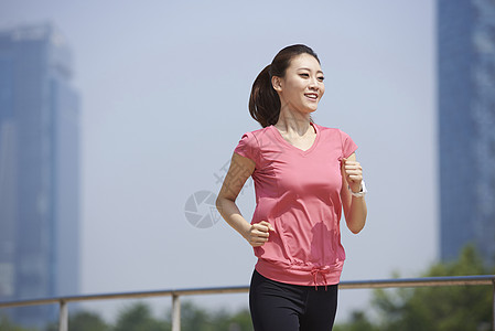 姆巴佩4次对阵利物浦1胜3负仅进1球，近3次交手0球0助