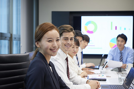 商务会议演示的女商人图片