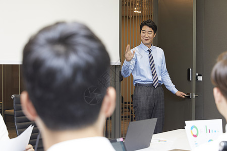 同事成年男子同伴商人图片