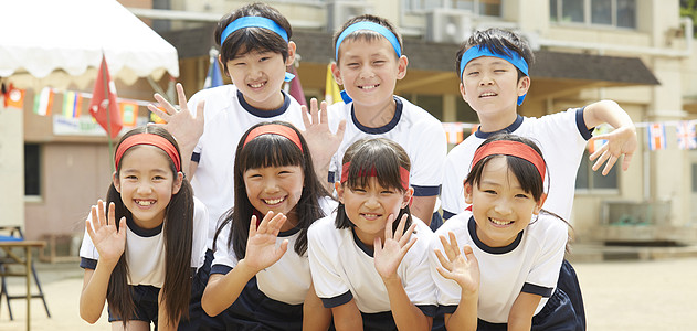 巴萨官方：一线队在诺坎普球场的公开训练课共23000张门票售罄