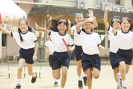 参加运动会的小学生图片