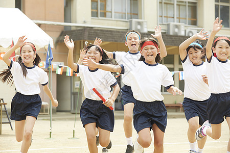 参加运动会的小学生图片