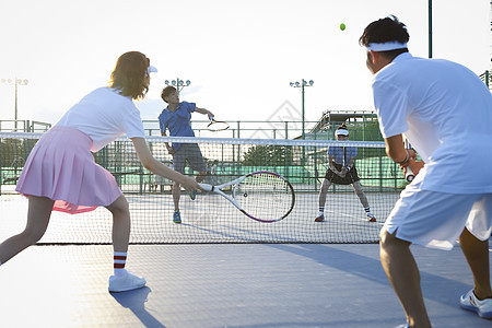 男人和女人网球双打图片