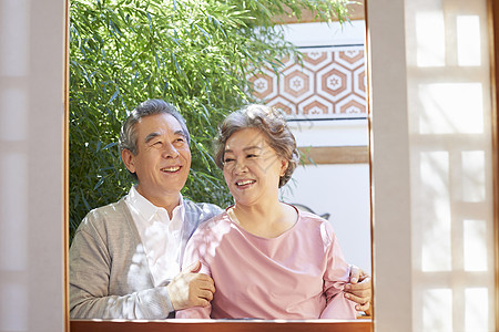 在一起窗门韩国人祖父祖母老夫妇图片