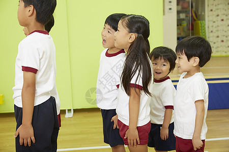 线条男人们女生体操课教学图片