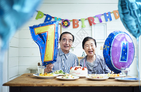 生日气球老人男周年老夫妇的庆祝活动背景