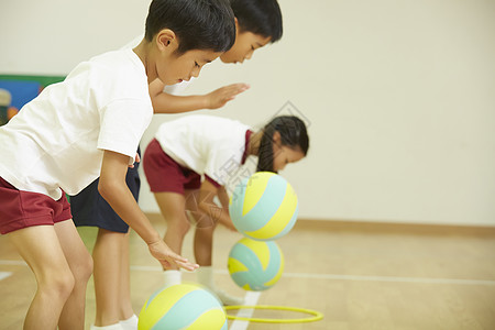 巴萨官方：一线队在诺坎普球场的公开训练课共23000张门票售罄