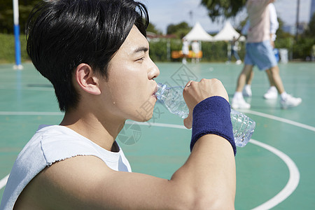 重回故地！阿诺德登场换下居莱尔，安菲尔德嘘声震天！