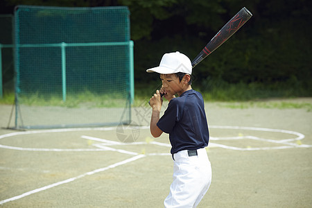 青春棒球帽拿出男孩棒球男孩练习击球图片