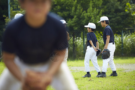 看守操场选手少年棒球练习比赛防守图片