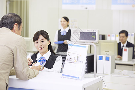 商务室内女银行职员图片