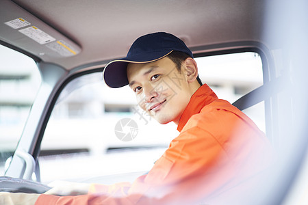 道路救援服务人员开车图片