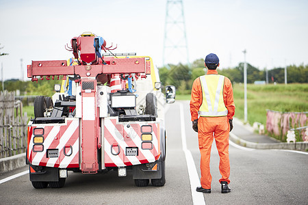 道路上的道路救援服务人员体检高清图片素材