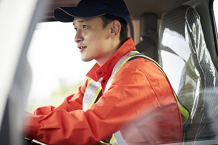 道路救援服务人员开车图片