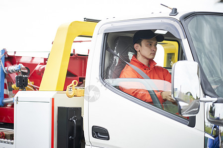 道路救援人员开车高清图片