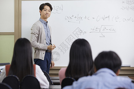 分庭律师小学生煽动学校老师学生图片