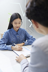 成年女子成人中学学校老师学生图片