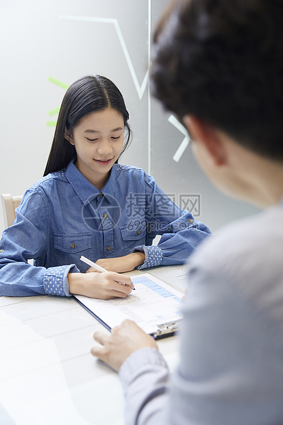 成年女子成人中学学校老师学生图片