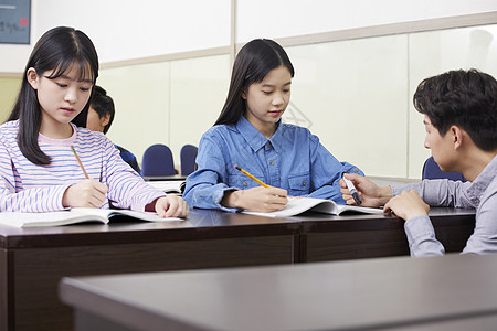 老师给学生补课图片