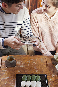 情侣茶室喝茶图片