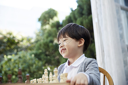 祖父孙子下象棋图片