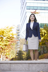 职业服装的商务女性图片