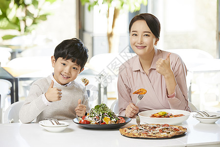 建筑韩国姿势妈妈儿子餐馆图片