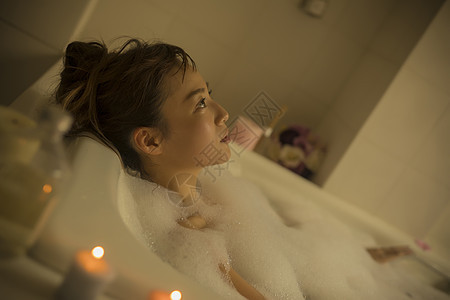 人类气泡上半身优雅的洗澡时间图片