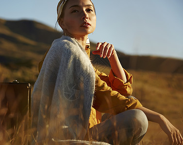 野生荒地三十几岁旅游玩耍的女人图片