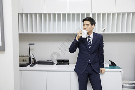 咖啡杯应收账款分类账横卧商人办公室韩国人图片