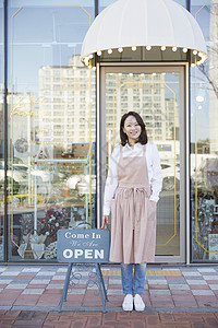 微笑围裙店员花店年轻女子韩国人图片