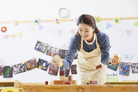 幼儿园女老师图片