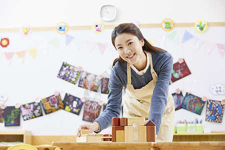 校舍前视图神谕幼儿园女孩老师韩语图片