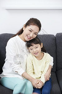 扣环椅子在一起住房生活家庭母亲女儿韩国人图片